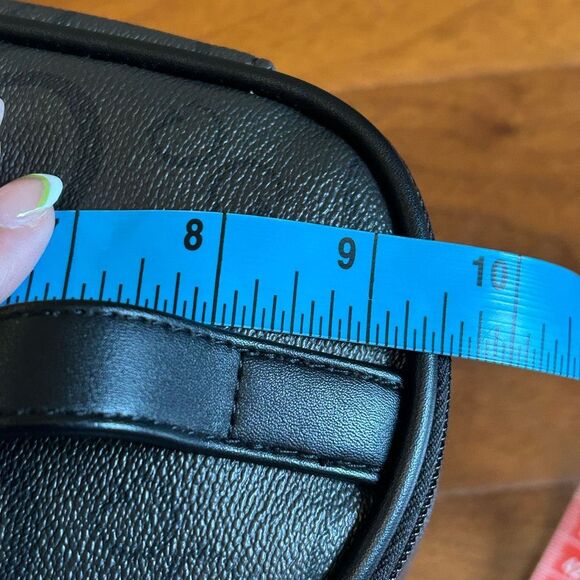 Guess Brecken Travel Bags women's Cosmetic Makeup Bag in Coal NWT - Picture 4 of 6